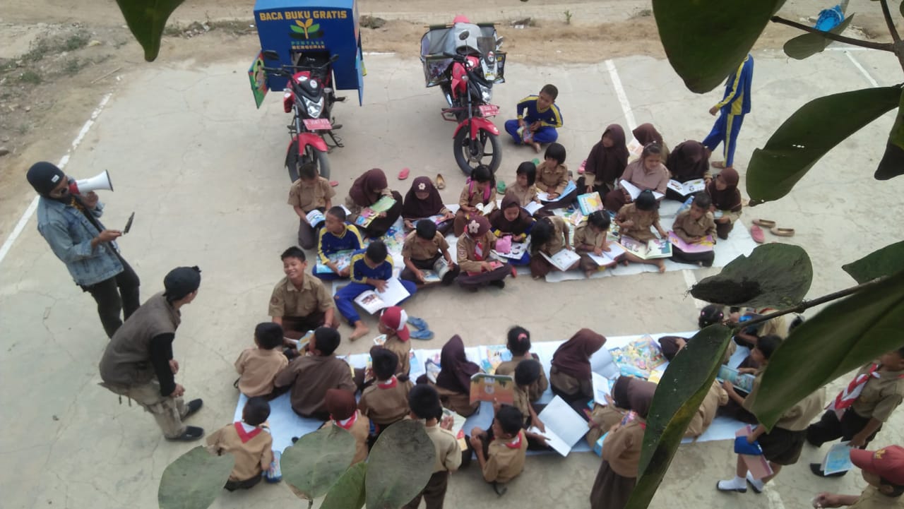 Kolaborasi Moli Banten Dan Chapter Lampung Gelar Taman Baca Di SD Negeri 2 Klawi