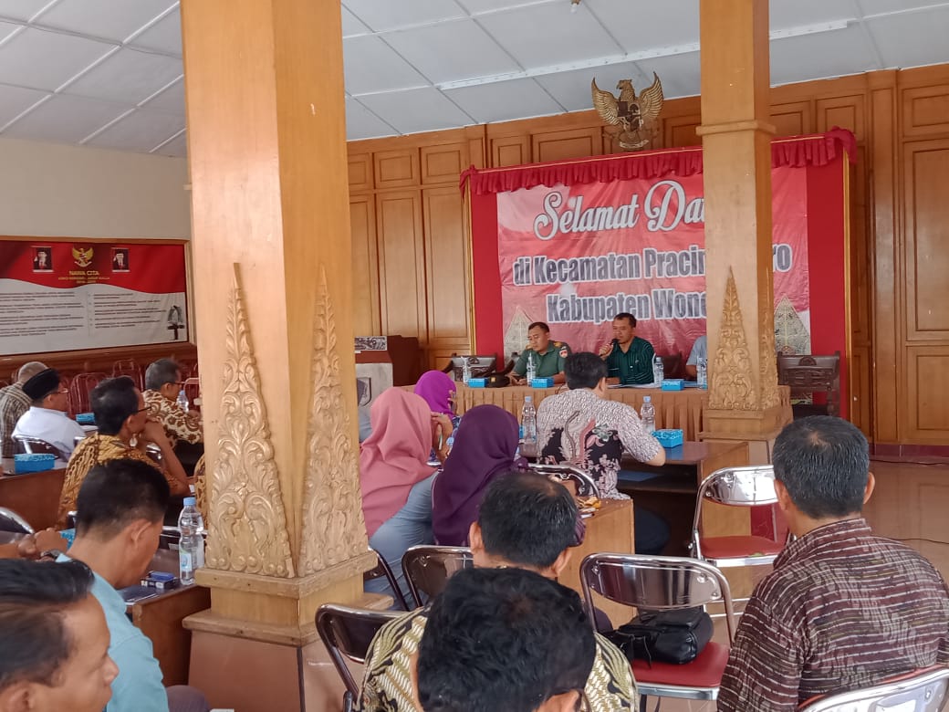 Danramil 13/Pracimantoro Hadiri Rapat Bersama Forkopincam