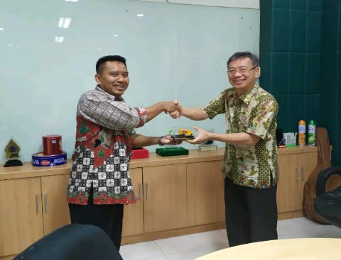 Silahturahmi Membangun Sinergi Sekolah Vokasi UMS Dengan Dunia Usaha dan Industri
