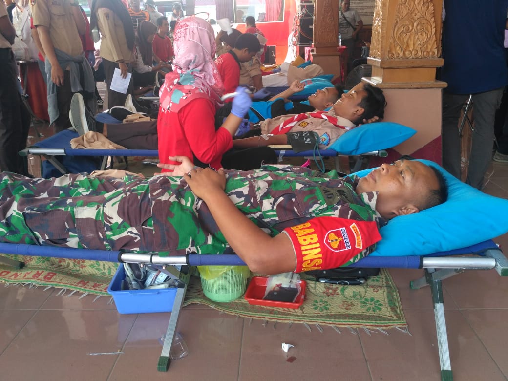 Babinsa Koramil 13/Pracimantoro Ikut Sukseskan Donor Darah