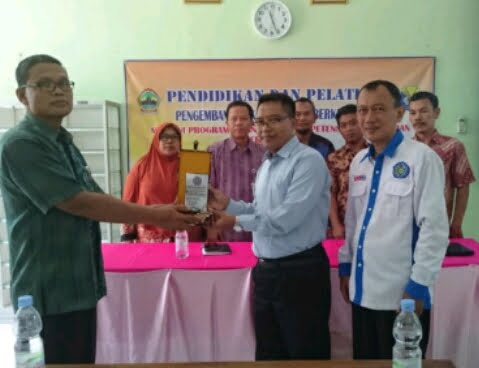 Perencanaan Program Dual System di SMK Bina Wiyata Sragen dengan Sekolah Vokasi UMS