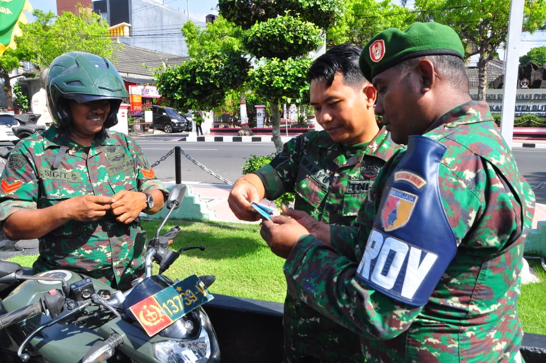 Kodim Blitar Cek Kelengkapan Surat Dan Kondisi Kendaraan Anggota