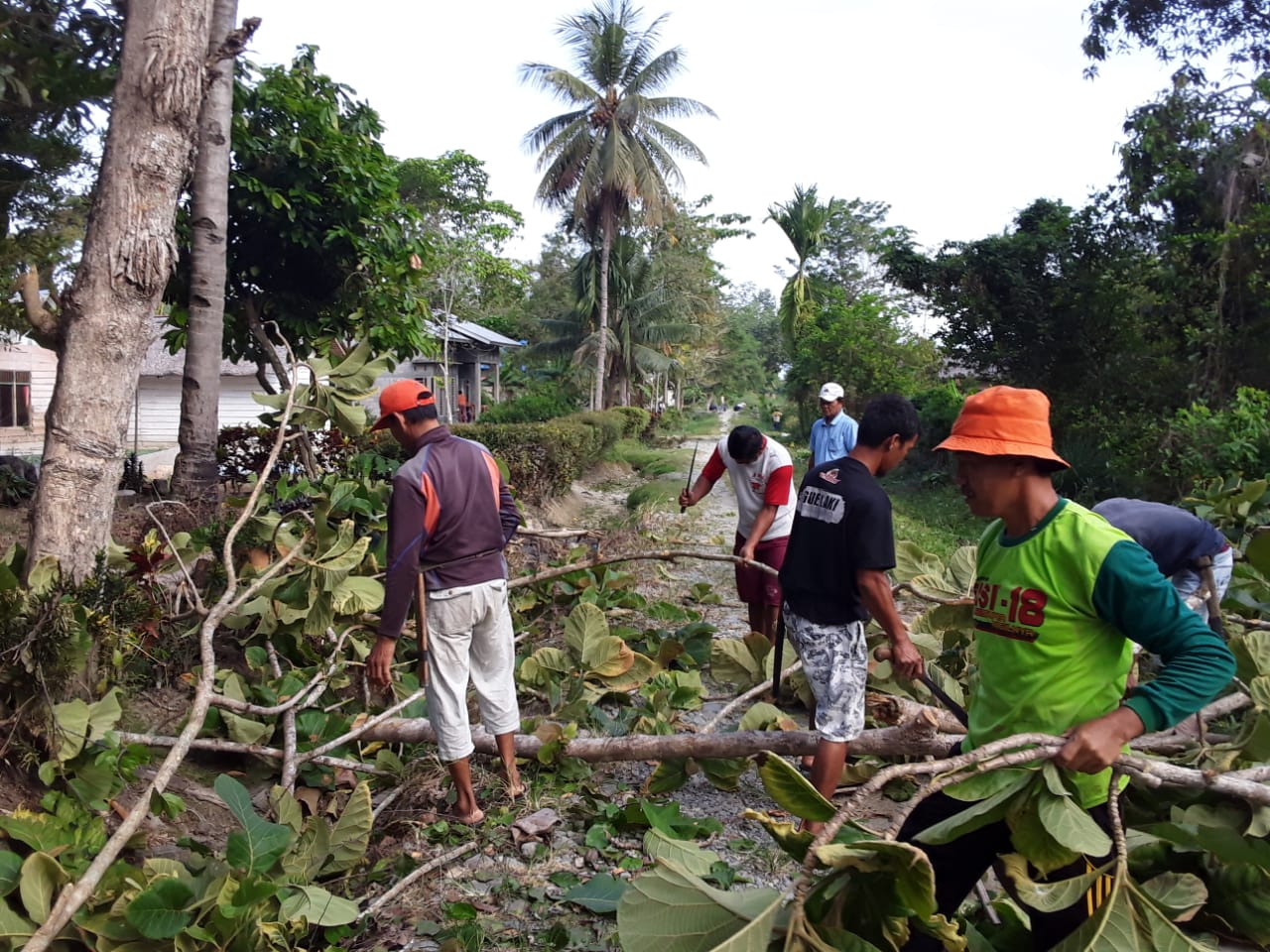 Budayakan Gotong Royong, Warga Tiga Desa Gelar Jumat Bersih