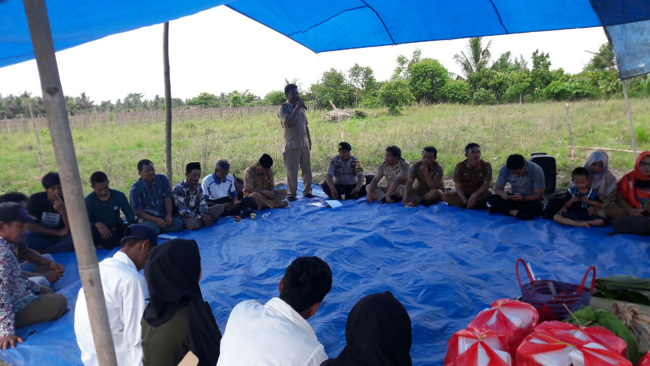 Musyawarah Buka Bumi Dengan Koptan, di Tengah Persawahan