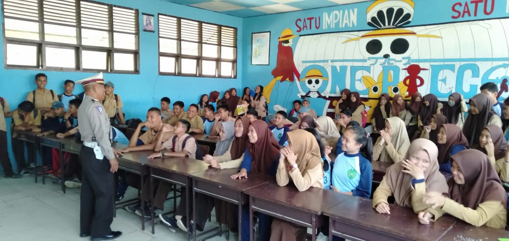 Beri Penyuluhan Tertib Berlalulintas & Keselamatan Pada Siswa, Satlantas Sasar Sekolah