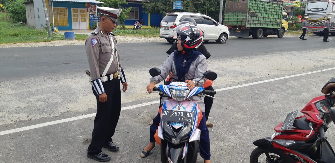 Polres Lutra Tilang Pelanggar Lantas, Dan Tertibkan Kendaraan Pengguna Lampu Rotator & Strobo/sirine