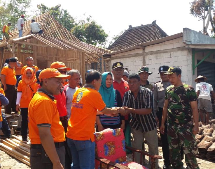 Jajaran Forkopimcam Giriwoyo Ringankan Beban Sutiyono