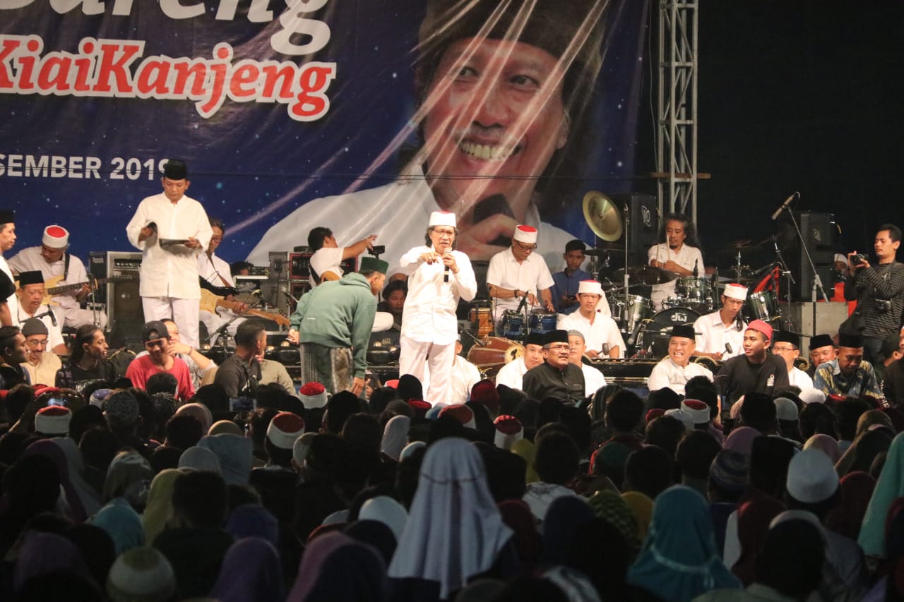 Sinau Bareng Cak Nun dan Kiai Kanjeng Padati Ribuan Masyarakat