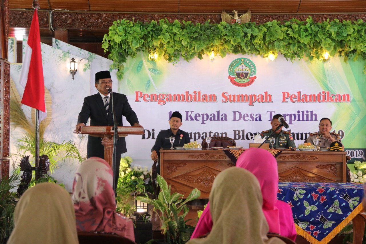 12 Kades Dilantik, Diambil Sumpah Jabatannya Bupati Djoko Nugroho