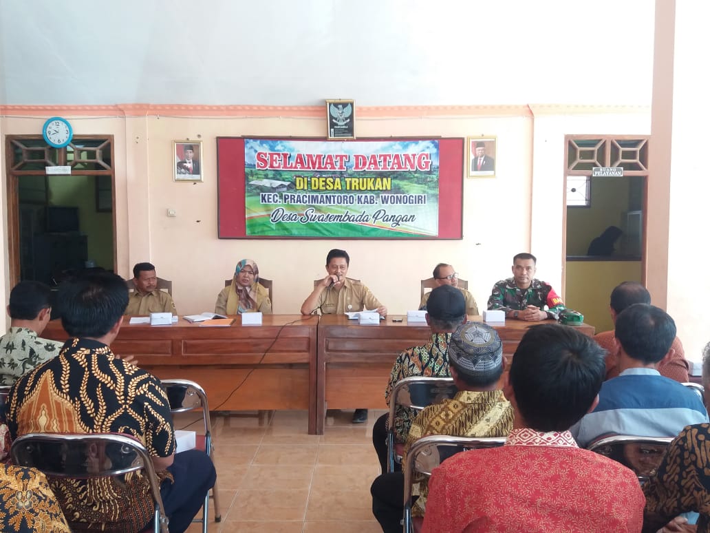 Babinsa Trukan Rutin Hadiri Rapat Desa