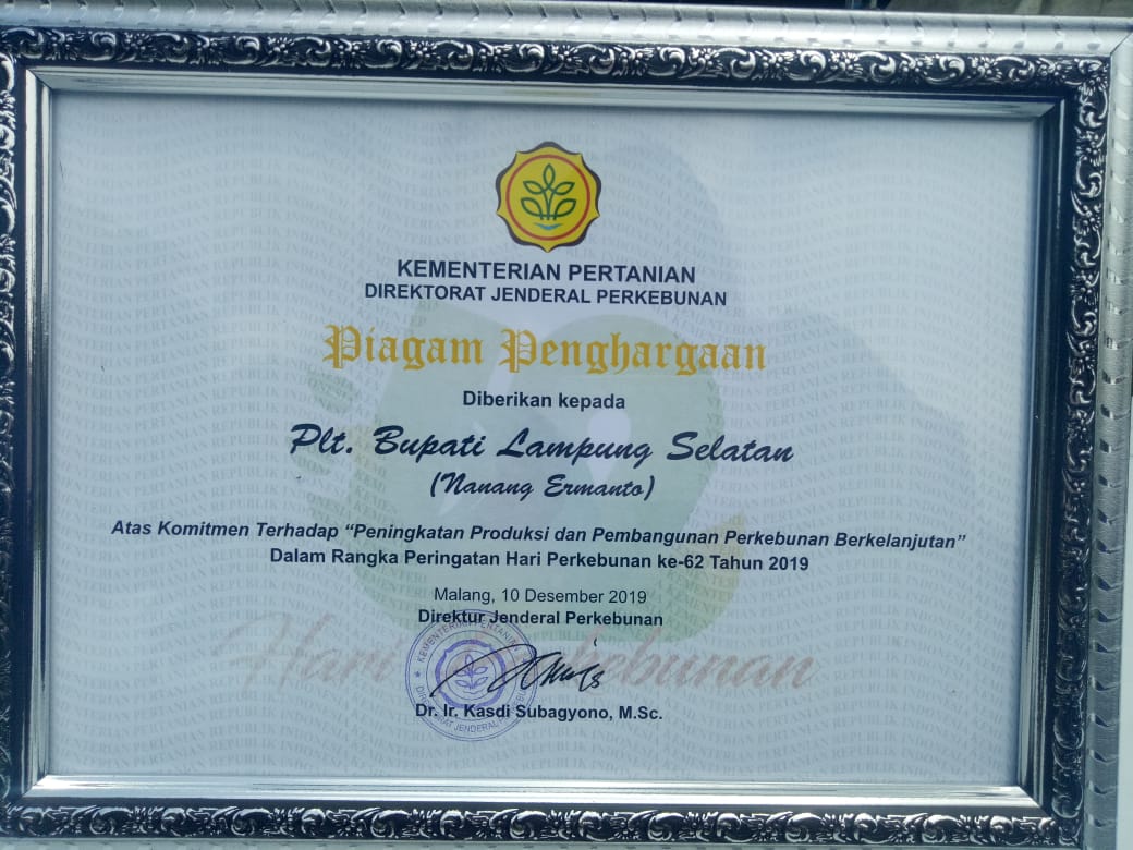Plt Bupati Lamsel Terima Penghargaan Dari Kementan