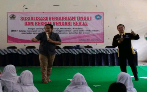 Belajar Mengenal Lebih Dekat Sekolah Vokasi UMS di SMKN 1 Salatiga