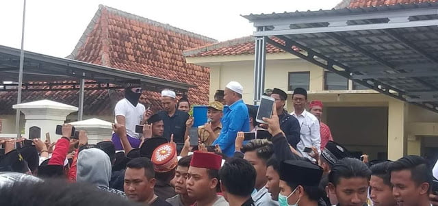 Tolak Pembangungan SPBU Ilegal Di Desa Palengaan Laok Ratusan Masyarakat Palengaan Turun Jalan