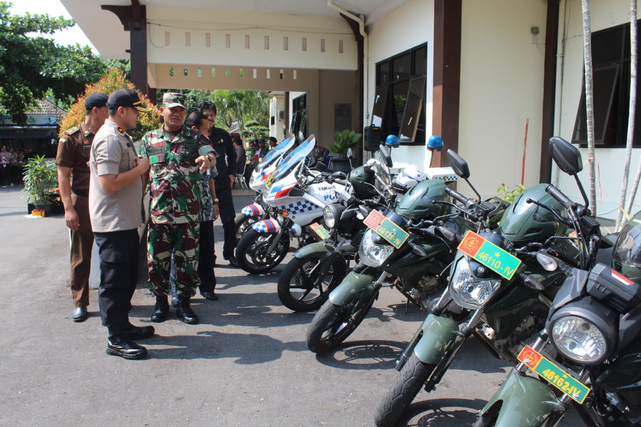 Wakapolres Dan Kasdim 0728/Wonogiri Pimpin Apel Gelar Pasukan Ops Lilin Candi 2019