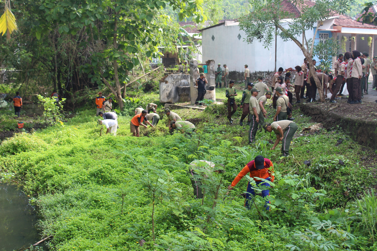 Kodim Wonogiri Gelar Karya Bakti Pembersihan Lingkungan Dalam Rangka Hari Juang TNI AD