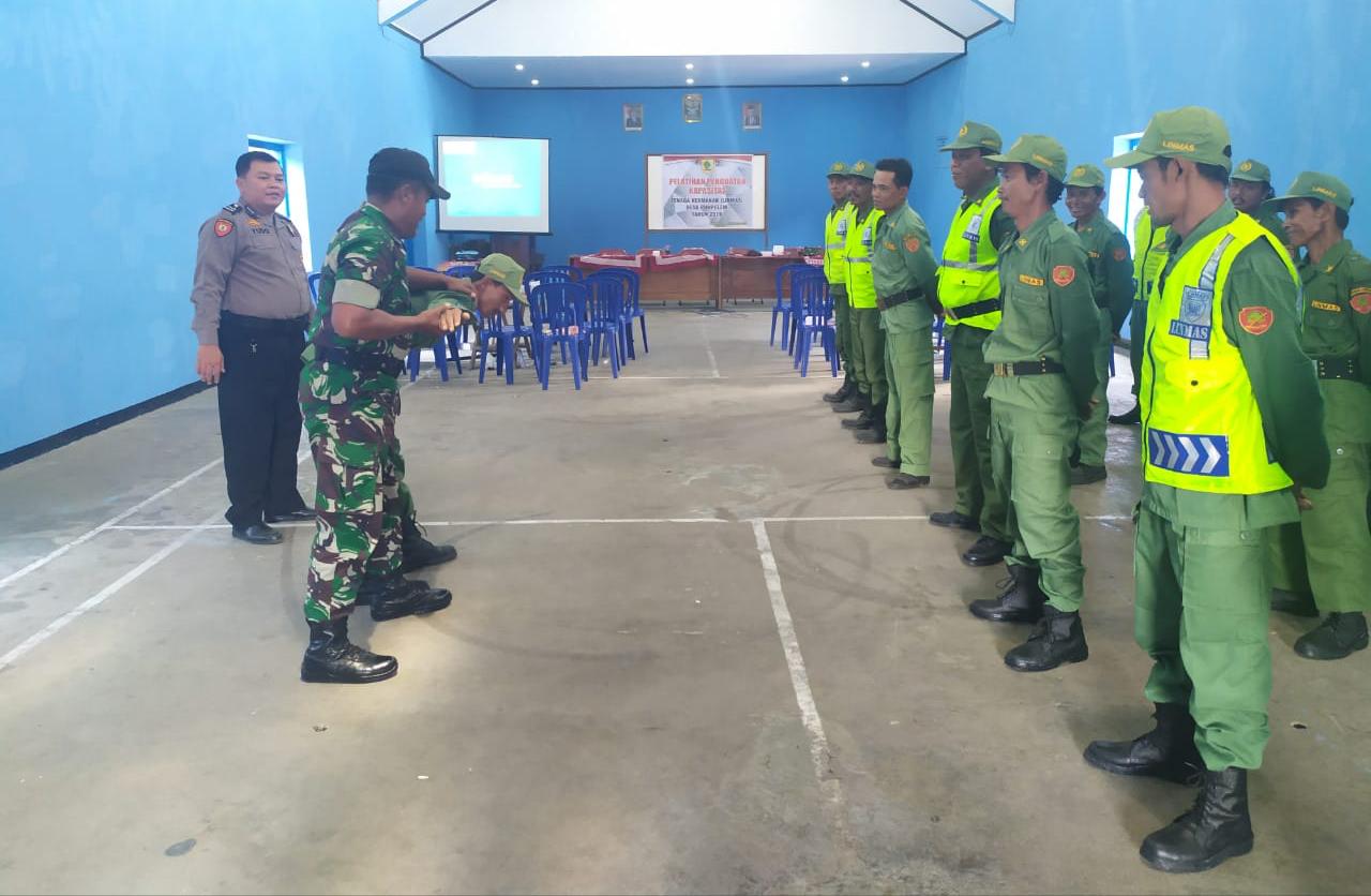 Jelang Natal Dan Tahun Baru, Puluhan Linmas Digembleng TNI