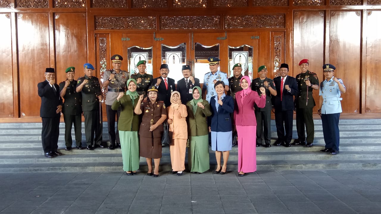 Dandim Surakarta Bersama Forkopimda Ikuti Upacara Peringati Hari Ibu Ke-91