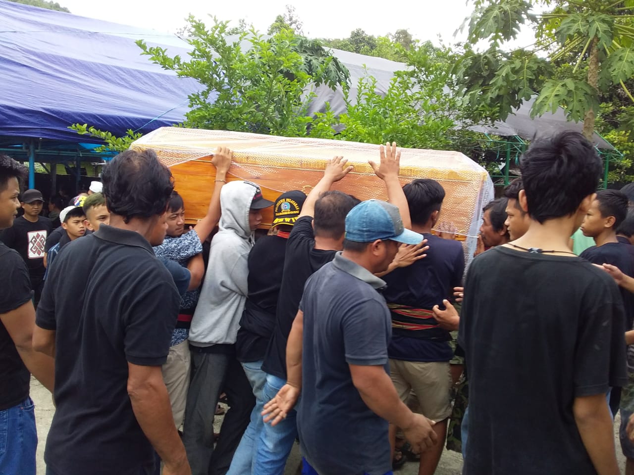 Babinsa Terpedo Jaya Hadiri Prosesi Pemakaman Jenasah Warga Binaan Yang Gantung Diri