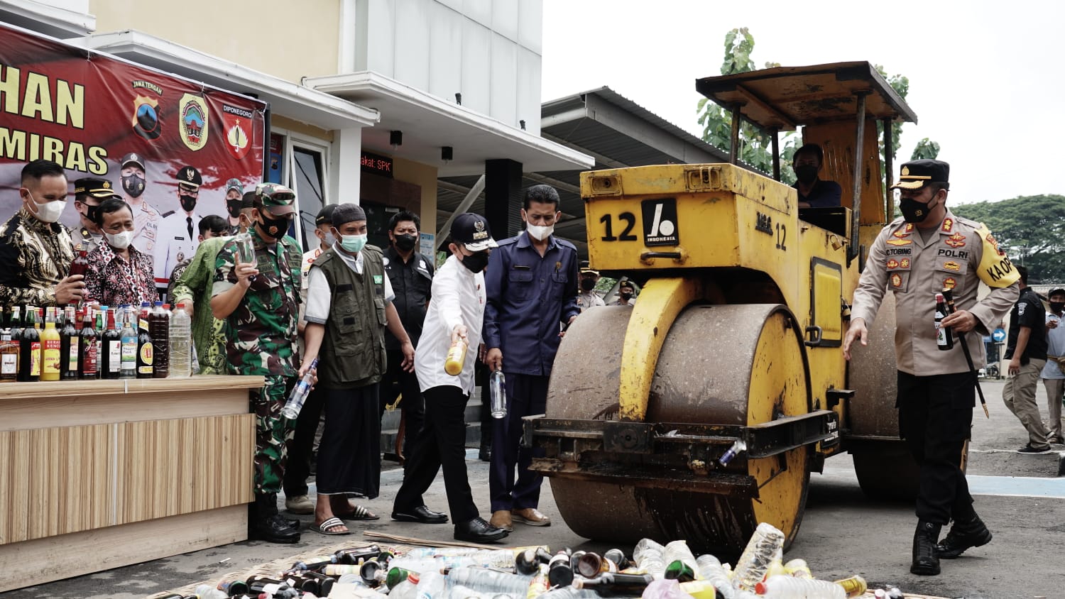 Operasi Candi Tahun 2021, Kapolres dan Bupati Pati Gelar Pemusnahan 7.644 Botol Minum Keras Hasil