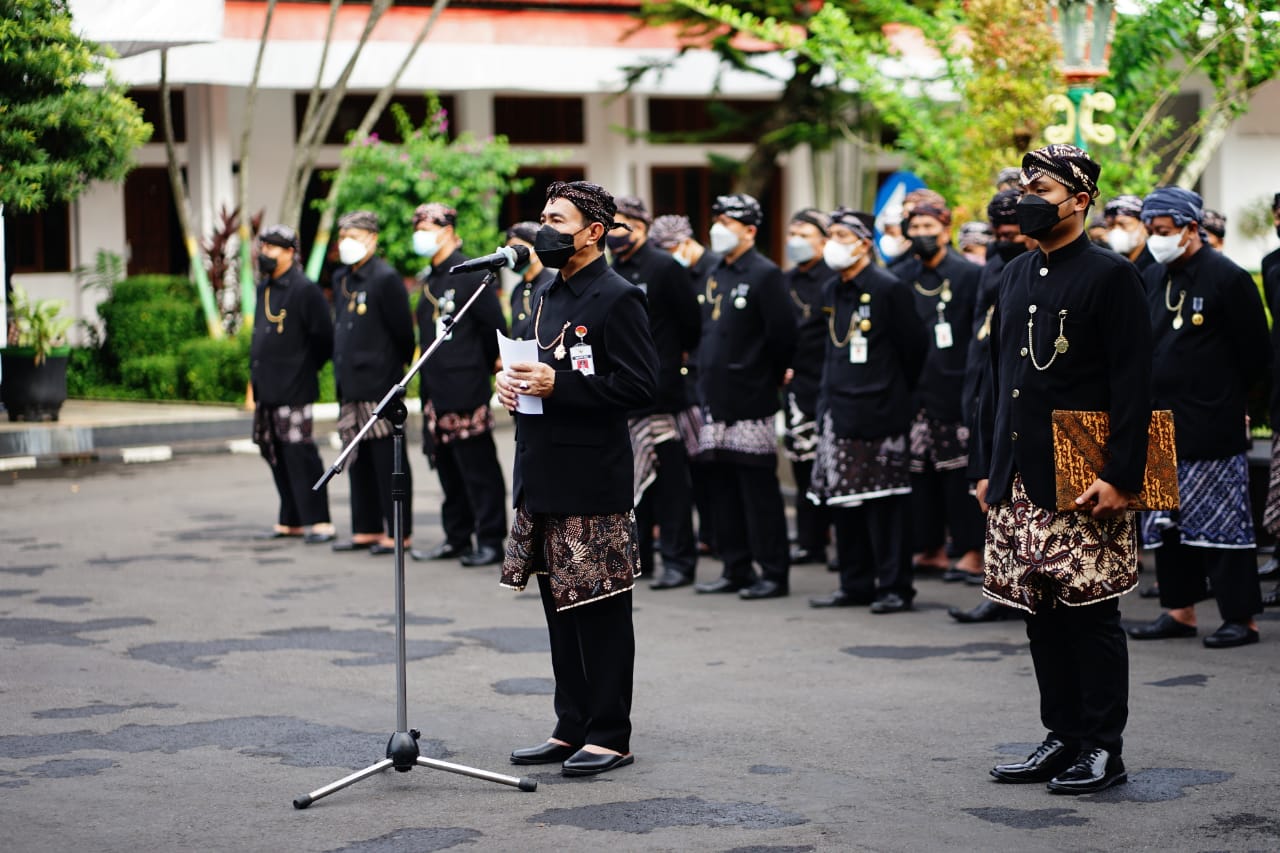 Pemkab Pati Kembali Pakai Baju Adat