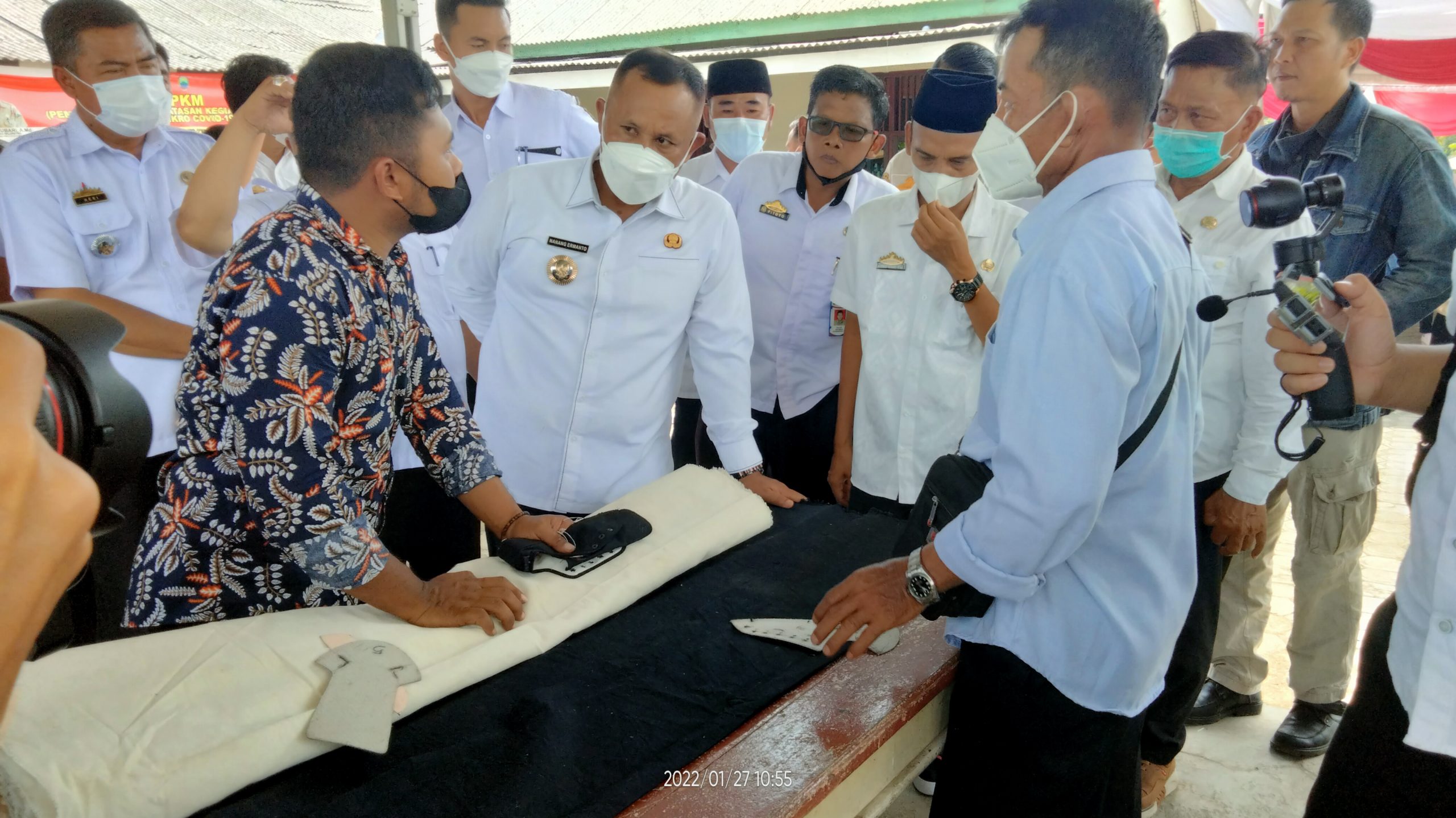 Nanang Ermanto Apresiasi Munculnya Brand Sepatu Lokal di Desa Seloretno