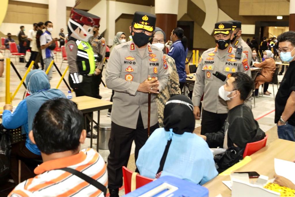 Kapolda Jatim Dan Pangdam Cek Vaksinasi Massal