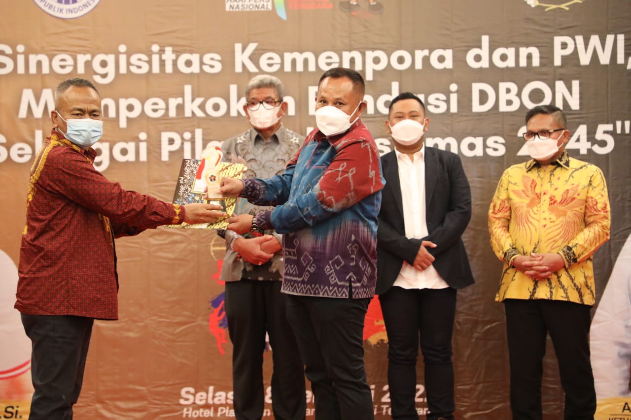 Nanang Ermanto, Menerima Penghargaan Inisiator Olahraga Dari PWI