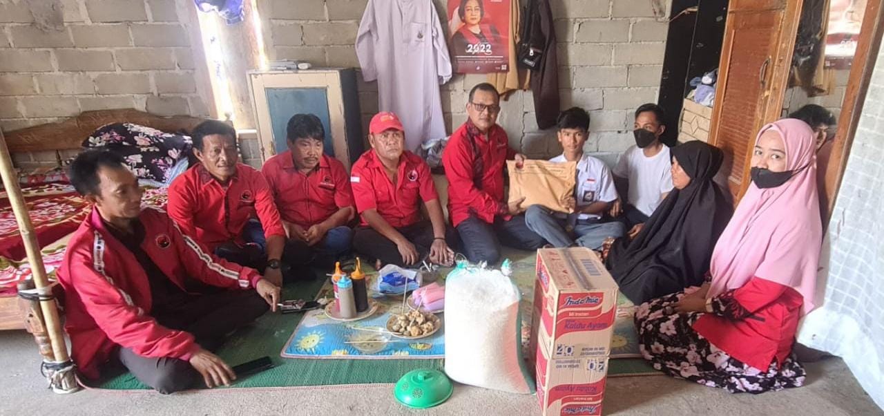 Peduli Kasih DPC PDI Perjuangan Luwu Utara ke Rumah Diki di Mario, Ini Dilakukan