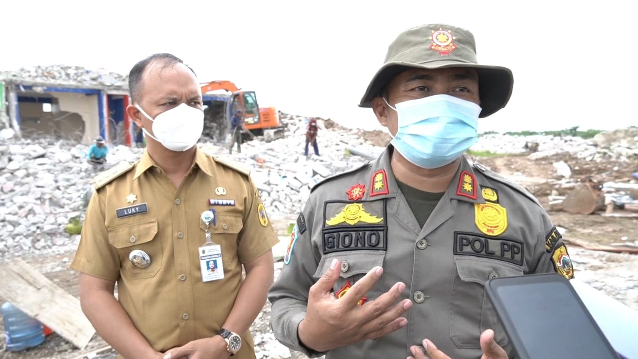 Bongkar Bangunan Secara Mandiri, Rondi Warga LI Dapat Apresiasi dari Pemkab Pati