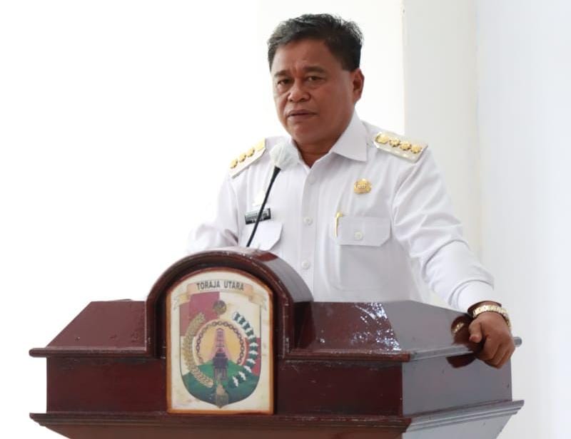 Lantik 18 Pejabat di Bumi Pongtiku, Ini Pesan Bupati Ombas