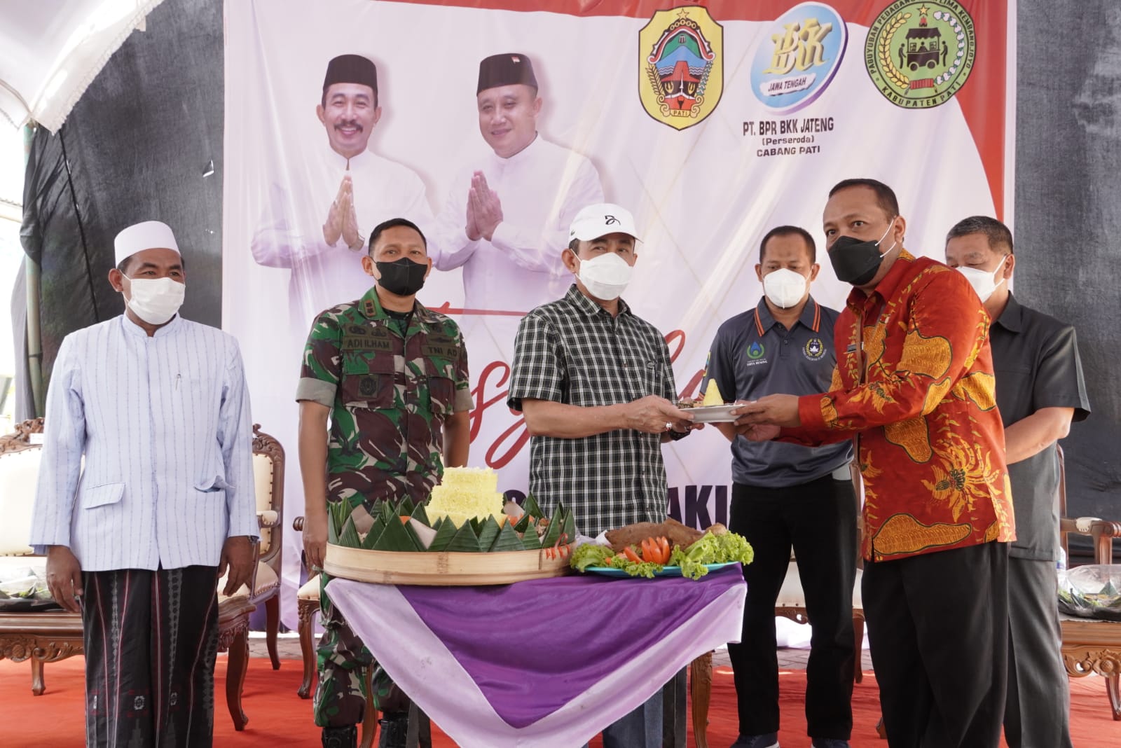 Bupati Gelar Tasyakuran dan Manakib di Alun-Alun Kembangjoyo