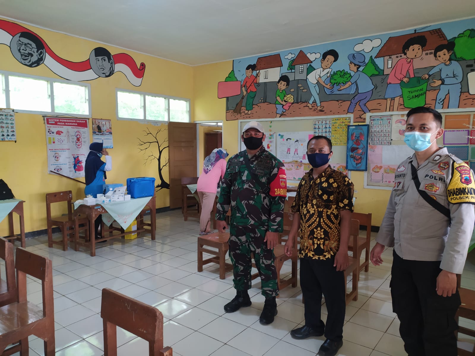 Menekan Penyebaran Covid-19, TNI/Polri Lakukan Monitoring ke Warga