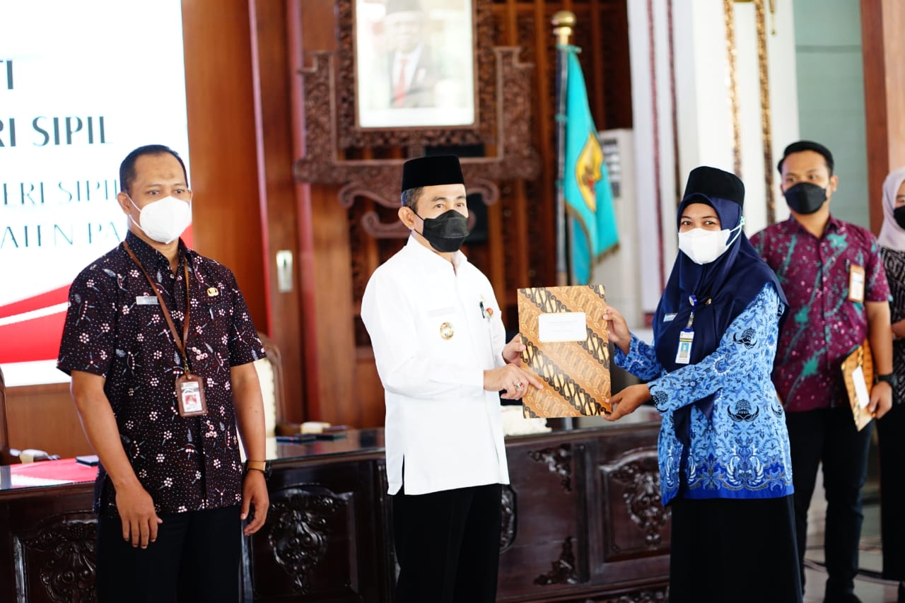Terima SK, Bupati Kasih Wejangan Para CPNS