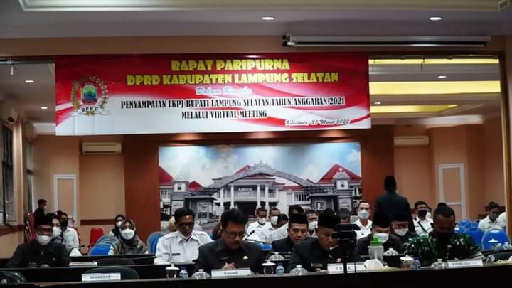 Bupati Lampung Selatan Nanang Ermanto Sampaikan LKPJ Ta-2021 Dalam Rapat Paripurna