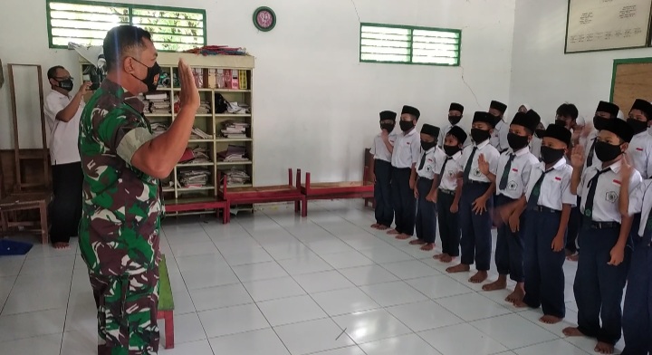 Salam Pancasila Dikenalkan Babinsa ke Para Siswa-Siswi