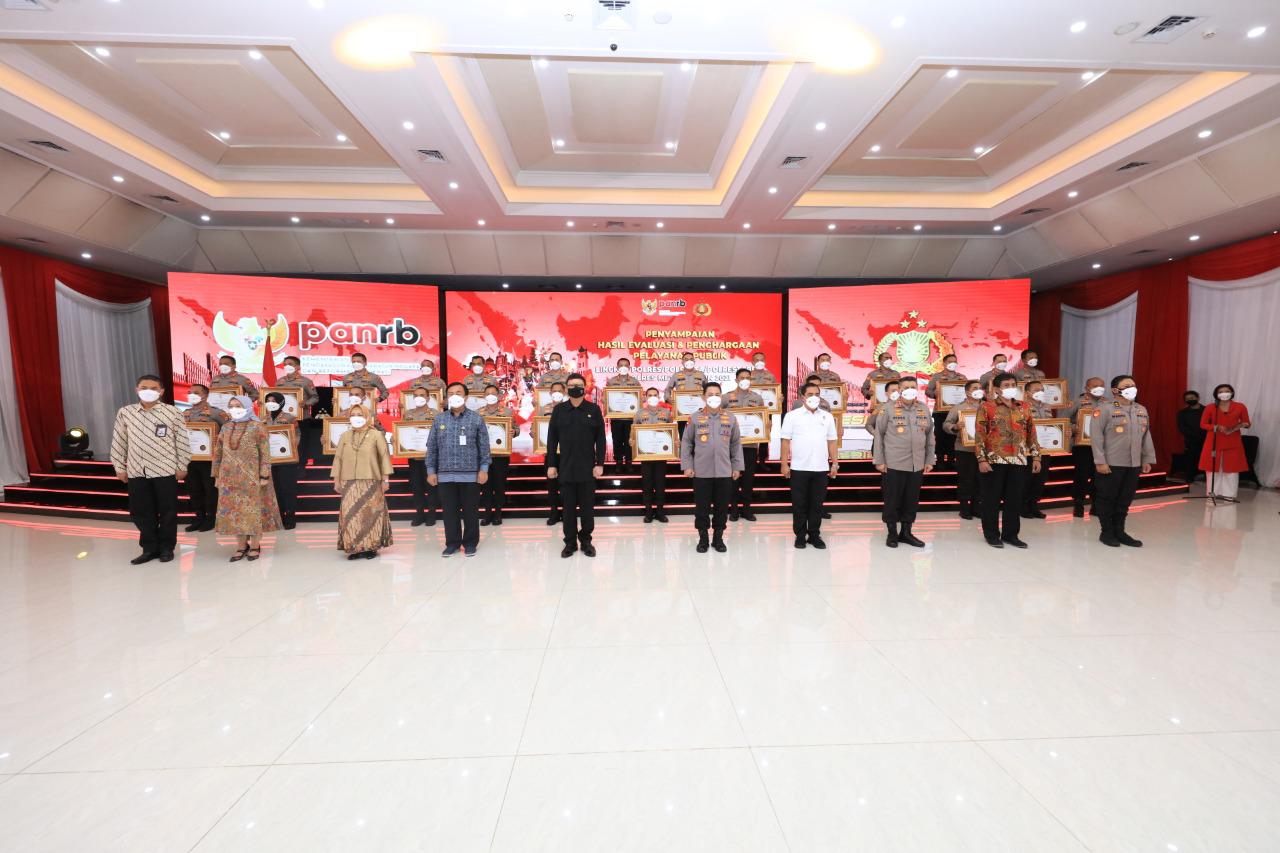 Satwil Polda Jatim Terima Penghargaan Pelayanan Prima