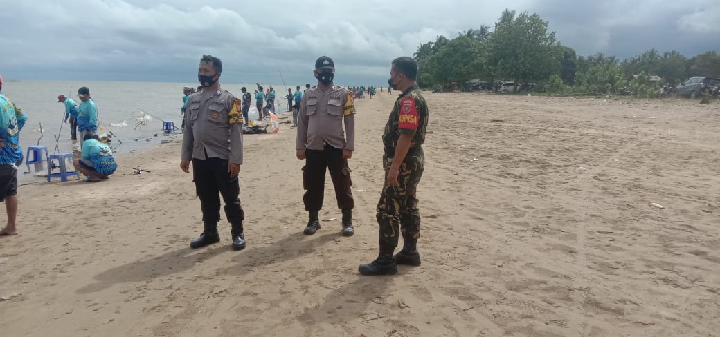 Sinergitas Bhabinsa dan Bhabinkamtibmas Amankan Perlombaan Fun Fishing Kerapu