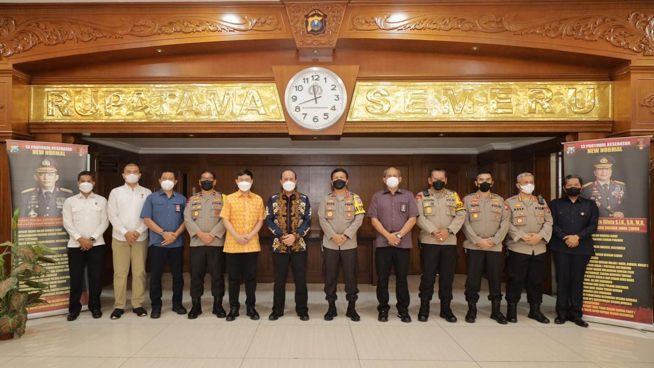 Kapolda jatim Sambut Kedatangan Kepala BNPT
