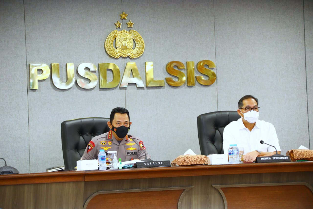 Kapolri Pastikan Minyak Goreng Tersedia di Pasar Tradisional dan Modern