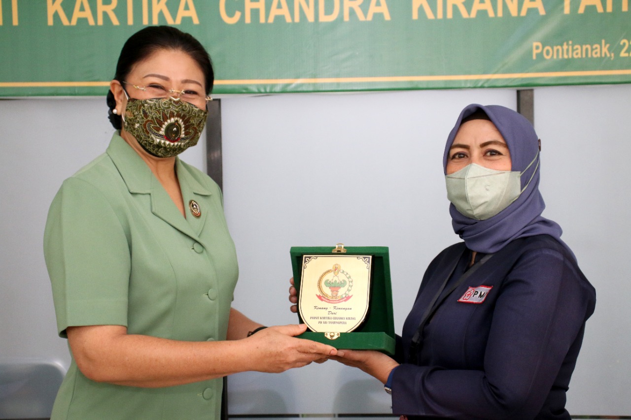 HUT Persit ke-76, Persit KCK Daerah XII/Tpr Gelar Bakti Sosial Donor Darah