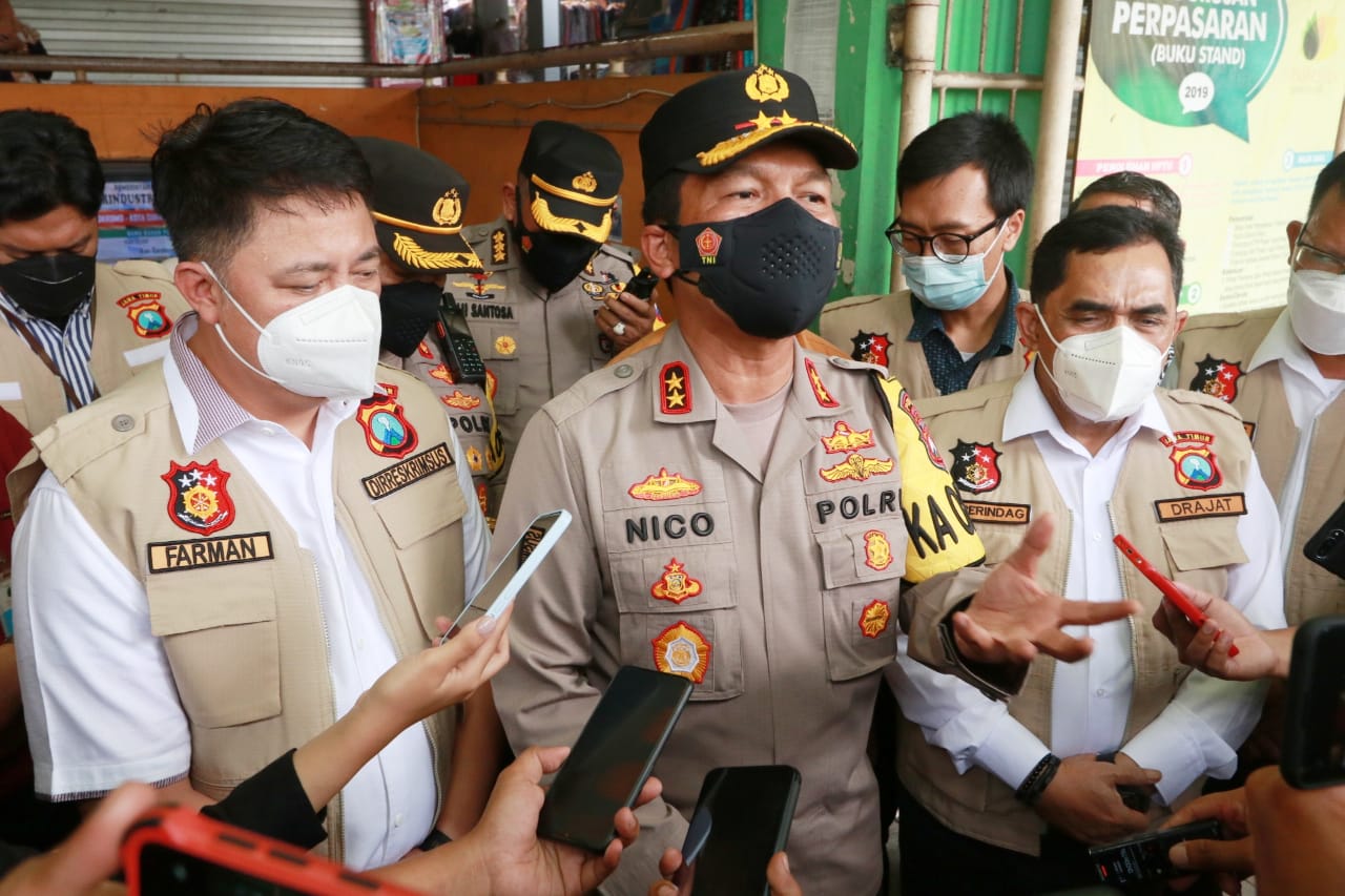 Kapolda Jatim Cek Ketersediaan Minyak Goreng Curah dan Kemasan di Pasar