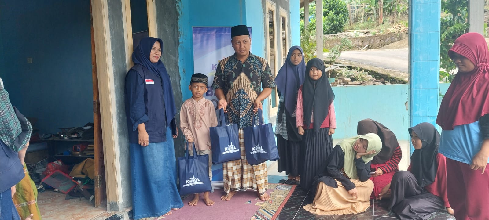 Anak Yatim dan Dhuafa Terima Kado Cinta Jelang Ramadhan Dari Para Relawan