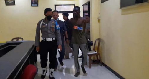 Tabrak Sejumlah Pengendara, WNA Asal Nigeria Nyaris Diamuk Massa