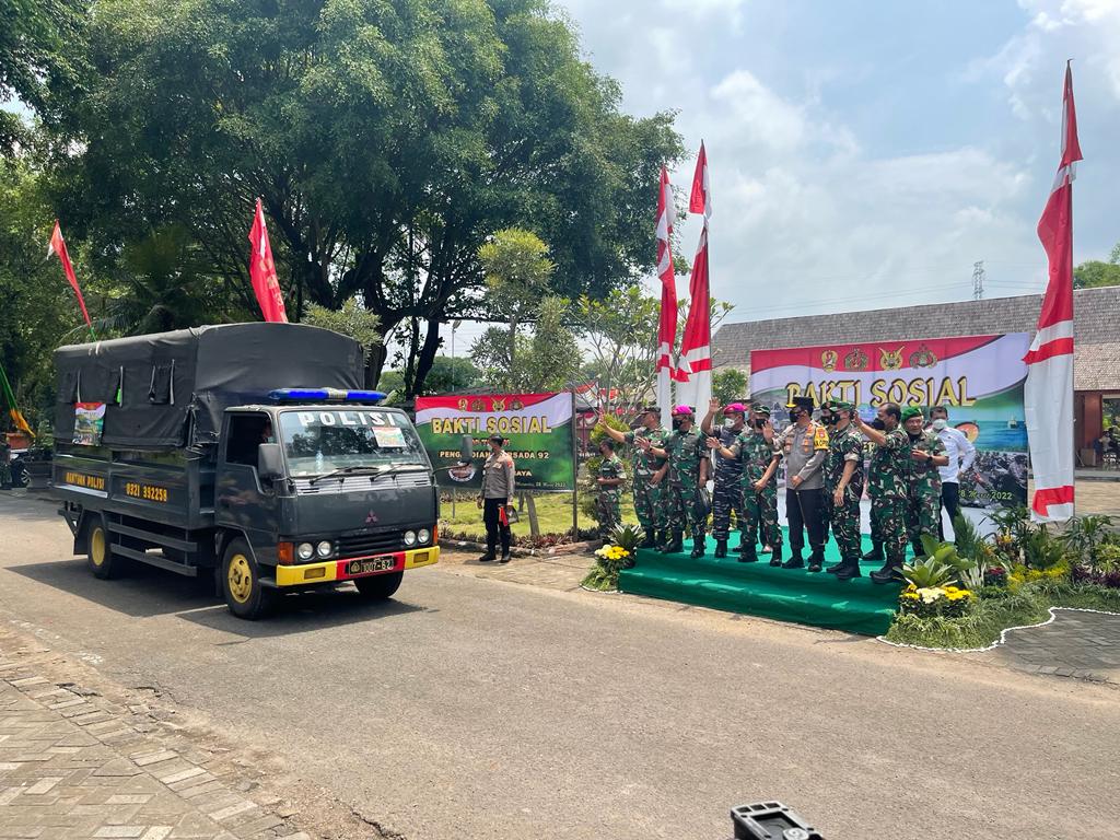 Kapolda Jatim Gelar Baksos dan Tanam Pohon