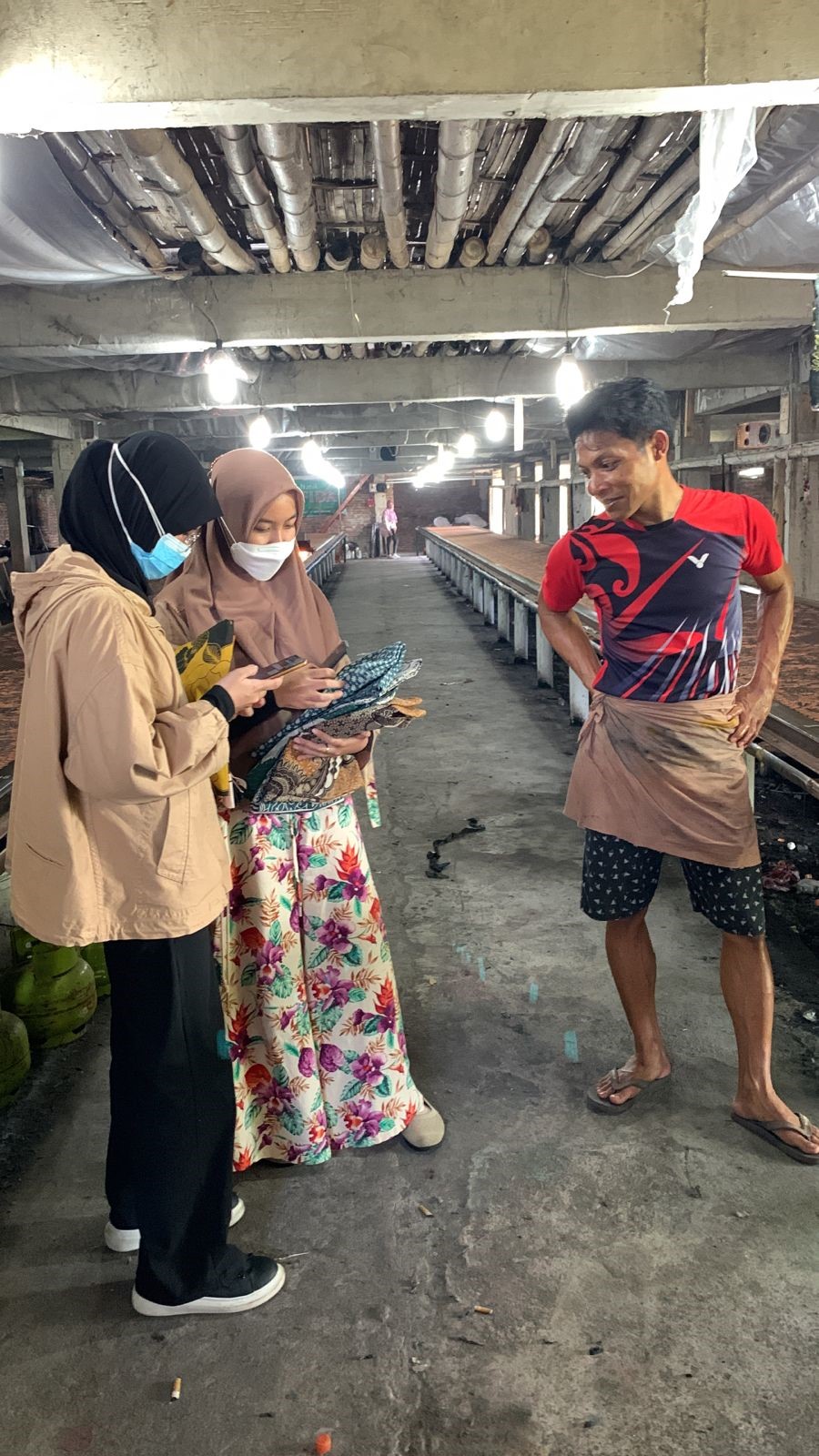 Tim Peneliti HRK UMS Tingkatkan Pemasaran Batik Melalui Digitalisasi Masa New Normal Pandemi Covid 19