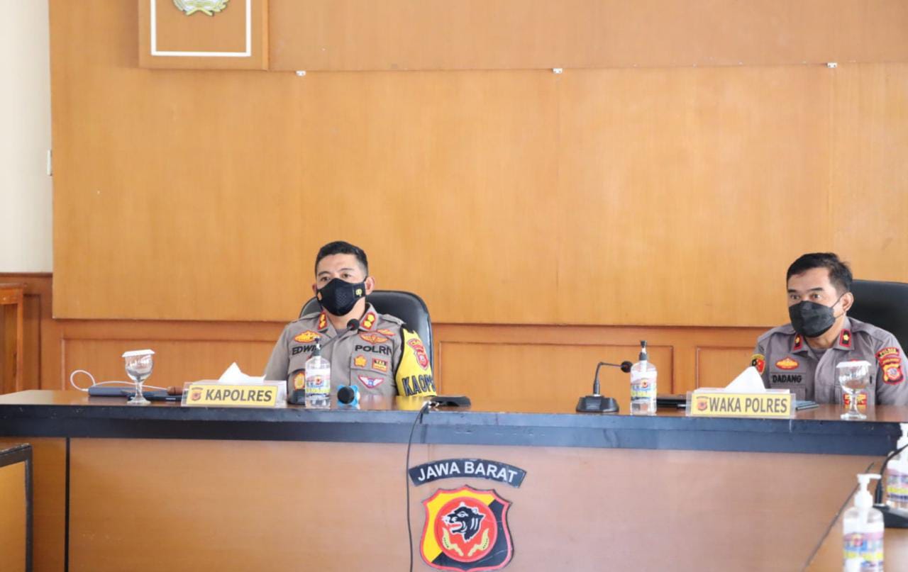 Terkait Kelangkaan Minyak Goreng, Kapolres Majalengka Ikuti Vicon Dengan Kapolri dan Menteri Perindustrian RI