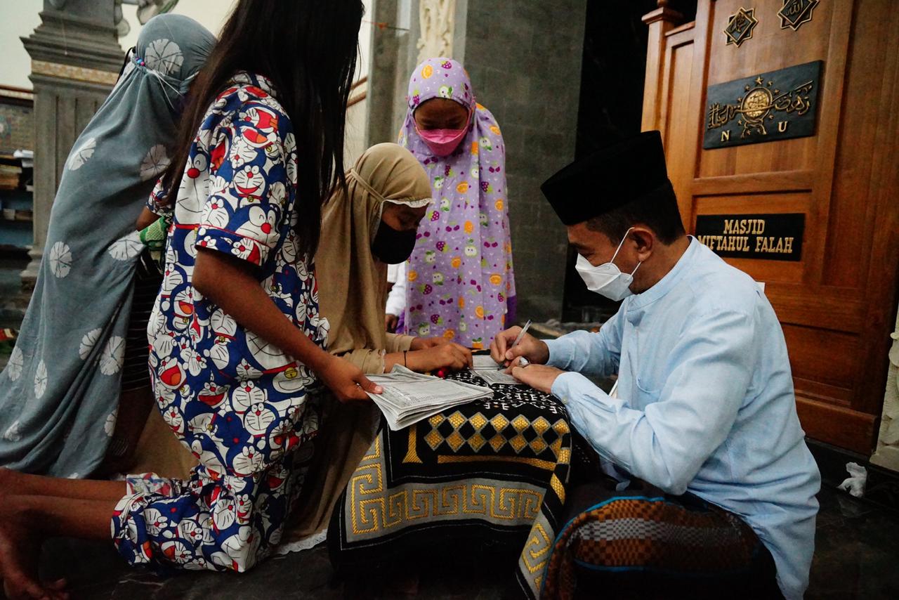 Safari Ramadhan, Bupati Pati Justru Diserbu Anak-Anak