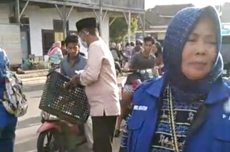 DPD PAN Lamsel Berbagi Takjil Gratis