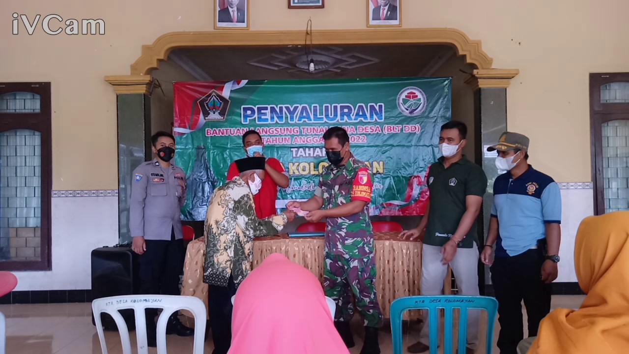 Patuhi Prokes, Babinsa Himbau Warga Penerima BLT DD