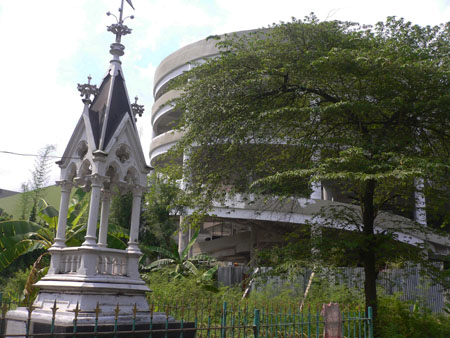 AURA MISTIS DIPARAGON SOLO (Bagian 2), Ritual Ghaib Pukul 24.00 Tengah Malam, Tubuh Serasa Menjadi Ringan